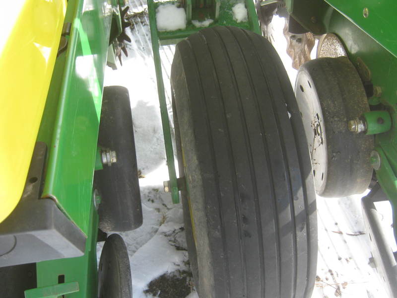 Planting Equipment  John Deere 1760 Planter   Photo